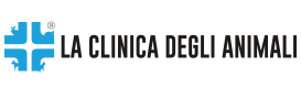 CLINICA-ANIMALI-ORIZZONTALE-DESKTOP-POSITIVO Logo con croce medica blu con sagome di animali, accanto al testo LA CLINICA DEGLI ANIMALI in caratteri neri in grassetto su sfondo chiaro.